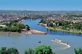 Add a hilltop medieval fortress and some impressive romanesque buildings, and it's one of the prettiest towns along the rhine. Fotos Videos Uber Den Rhein Auf Die Festung Ehrenbreitstein Schweben