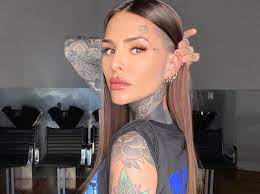 La hija de marcelo tinelli tuvo un desliz y se río de sí misma. Cande Tinelli Muestra Como Fue El Proceso De Su Tatuaje Mas Grande Gente Online