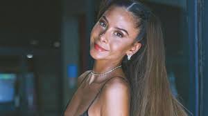 Entre ellos, se encontraba la cantante nacional camila gallardo montalva , quien resultó además ser la dueña del departamento, ubicado en el exclusivo hotel del sector oriente de la capital. No Esta Incomoda La Cantante Cami Mostro Como Graba Sus Canciones Mdz Online