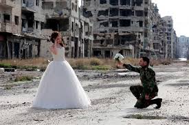Auch vor dem krieg waren viele menschen in syrien arm, auch wenn die regierung versuchte, mittels bildung die situation zu verbessern. Hochzeit In Syrien Wenn Die Liebe Starker Als Der Krieg Ist