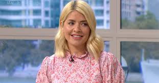 Ambassador for garnier uk and marks & spencer. Holly Willoughby S Confession This Morning Dress Entertainment Daily