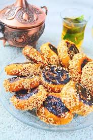 Makrout Roule Aux Dattes المقروض Aux Delices Du Palais Recette Recette Marocaine Facile Makrout Dattes