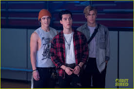 He was born in 2000 and his birthday is on july 19. Meet Julie The Phantoms Star Owen Patrick Joyner With 10 Fun Facts Photo 4481911 10 Fun Facts Exclusive Julie And The Phantoms Owen Joyner Pictures Just Jared