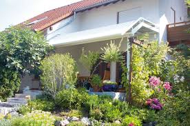 Den sommergarten scheint, kann sich unter dem glasdach die temperatur. Markisen Piron Metallbau Gmbh Garagentore Antriebe Uberdachungen Balkone Treppen Gelander Exklusive Schlosserarbeiten