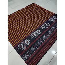 Loafer dibalut dengan kain tenun gerimis jepara ini punya motif yang indah dan bentuk sepatu yang unik. Harga Lurik Jogja Terbaru Juni 2021 Biggo Indonesia