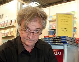 Set in the communist poland of the early 1960s, a thousand peaceful cities is narrated by the young jerzyk, a lad who is already obsessively driven to write: Jerzy Pilch Nie Zyje Slynny Pisarz Byly Partner Racewicz Poruszal Sie Na Wozku Super Express Wiadomosci Polityka Sport