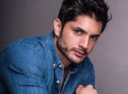 DANIEL ELBITTAR HONRARÁ A SU FALLECIDO PADRE EN CADA PROYECTO