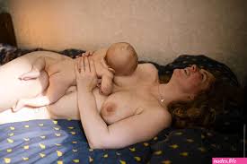 Hot naked mom birest feeding photos - Nudes photos