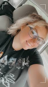 Magician introduces himself and shares photos