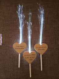 Leuchtwedel Als Alternative Zu Wunderkerzen Oder Knicklichtern In Unserer Hochzeitslocation Sind Keine Wunderk Glow Stick Wedding Sparklers Wedding Sparklers