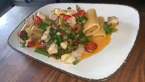 Essen Trinken Paccheri Mit Seeteufel Rezept Essen Und Trinken Einfache Gerichte Lebensmittel Essen