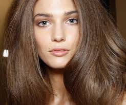 Pur essendo una nuance adatta per basi scure, i capelli rosso cioccolato potranno essere realizzati anche sui capelli castano medio, sfruttando varie tecniche d . Colore Dei Capelli Cioccolato Al Latte A Chi Importa Come Ottenere La Tonalita Desiderata Quando Si Tinge I Capelli