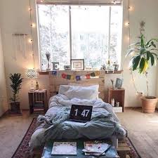 Bilik tidur adalah ruangan peribadi yang khas untuk anda beristirehat setelah sehari suntuk penat bekerja, tak kira di tempat kerja ataupun di rumah. Deko Bilik Tidur Kecil Simple