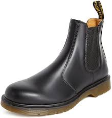 Martens debuted its chelsea boots in the '70s, but the silhouette has its origins in the victorian era. Amazon Com Dr Martens 2976 Leather Chelsea Boot For Men And Women Black Smooth 8 Us Women 7 Us Men Chelsea