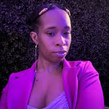 Who gets paid more, Clerks or carriers?