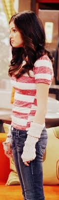 Wizards of waverly place serialul îi urmărește pe alex russo, pe fratele ei mai mare, justin, și pe fratele lor mai mic max, plus pe cea mai buna prietena a lui alex, harper. 130 Alex Russo Ideas Alex Russo Selena Gomez Selena