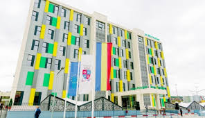 Unitatea, recepționată cu fast, nu are încă avize pentru a primi pacienți ,medic bătut cu pumnii și cu picioarele în unitatea de primiri urgențe. Primii PacienÈ›i InfectaÈ›i Cu Covid 19 Au Ajuns La Spitalul Mioveni