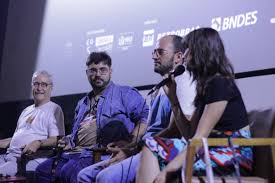 Ator, apresentador e produtor, fernando sampaio é um ator baiano que lapidado nos palcos da bahia estreou na tv em 2006. Directors Luiz Carlos Lacerda And Petrus Cariry In Cine Chat Festival Do Rio