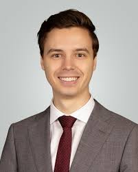 Give it up for our 2025-2026 Clinic Chief, Dr. Bailey Hull, MD! ❄️😎  𝐇𝐨𝐦𝐞𝐭𝐨𝐰𝐧: Greenfield, IN 𝐌𝐞𝐝𝐢𝐜𝐚𝐥 𝐒𝐜𝐡𝐨𝐨𝐥: Oakland  University School of Medicine 𝐅𝐮𝐭𝐮𝐫𝐞 𝐏𝐥𝐚𝐧𝐬: Will be moving back  to Michigan to