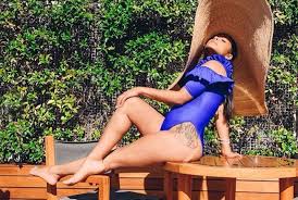 Pokora) font du shopping chez wally's à beverly hills. Christina Milian La Compagne De Matt Pokora Affiche Son Baby Bump En Maillot De Bain
