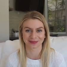 Elizabeth Diver's Instagram, Twitter & Facebook