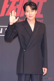 김남길, 멋진 손인사 < 연예 < 포토뉴스 < 기사본문 - 한국아이닷컴