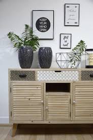 Super Kommode Im Flur Dekorieren Vasen Mit Farnenweigen Kerzen Wandbilder Deko Dekoration Dekorieren Farnenweige Decor Entryway Wall Decor Vases Decor