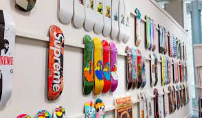 Un joli mix, dont seul etagere design murale à le secret. Supreme Skateboard Decks Designed By Dash Snow Cindy Sherman More Contemporary Art Sotheby S