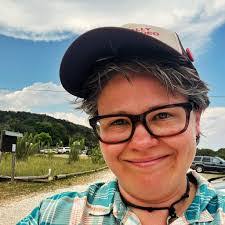 Suzanne Graff's Instagram, Twitter & Facebook