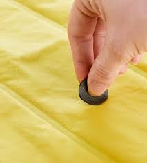 Découvrez comment faire la réparation d'un matelas gonflable percé tout coller ! Comment Entretenir Et Reparer Un Matelas Gonflable Ou Autogonflant