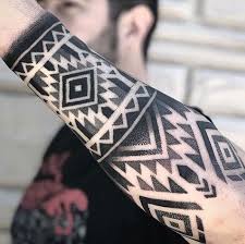 Diese 25 Manner Tattoos Sind Der Letzte Schrei Maoritattoos Dovme Desenleri Tribal Dovmeler Geometrik Dovmeler