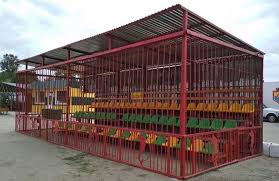 Команда не сумела справиться с шахтером д 2:1, потом потерпела поражение от зари с разгромным счетом 1:5, а крайнем этапе получила 2:0 от десны. Sharij Net On Twitter Fk Ingulec Udivilsya Kritike Gostevogo Sektora Kletki Https T Co Obbd4awivx