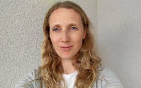 Från att ha levt väldigt socialt till att ha blivit ofrivilligt osocial"