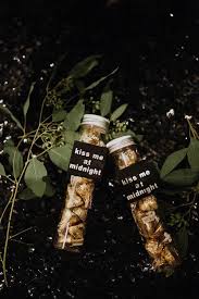 New Year S Eve Proposal Inspiration With A Big Dash Of Glam New Years Wedding Nye Wedding Favors New Years Eve Weddings