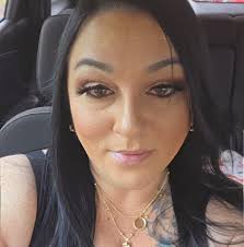 Paris getting ready for her first date . WERE ARE THE FAWN STUDS ⁉️