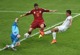 Disparo de soler desde la frontal. Espana Chile Resumen Goles Y Resultado Marca Com
