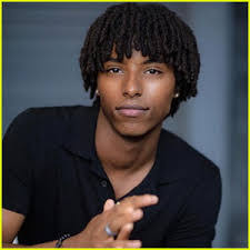 Jennifer Aziz's Instagram, Twitter & Facebook