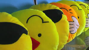 Bantal guling dacron dakron homey. Ini Tips Membuat Boneka Emoticon Sederhana Dari Kain Flanel Halaman 2 Tribun Jabar