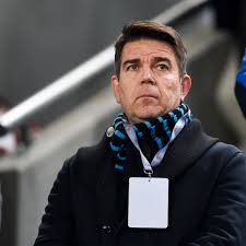 Patrick ekwall står hemma i trädgården och kramar om sin fru hannah. Patrick Ekwalls Starka Ord Efter Sjukdomsbeskedet Nu Ska Den Har Javla Tumoren Kampas Ned