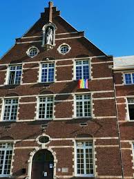 There is a fully equipped private bathroom with shower and a hairdryer. Montfortcollege Rotselaar Startseite Facebook