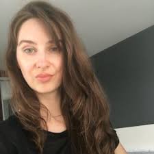 Amazon.com: Barbie Fashionistas Ultimate Closet y 6 hangares, color morado  con estante plegable y asa de transporte, almacenamiento portátil para ropa  y accesorios de muñeca de moda