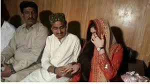 She performed in sindhi music on various events, she sung sindhi sehra in wedding services. Marvi Sindhu Shadi Youtube