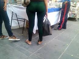 (14) el suelo parecía haberse calmado, pero (algún) _ paredes respiraban todavía y muchos objetos se habían mudado de sitio, como si tuvieran vida propia. Culona Madura En La Calle Xnxx Com