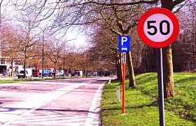 Het theorie examen oefenen voor de auto, bromfiets of motor. Hoe Kan Je Auto Theorie Oefenen Gratis Oefeningen Complete Cursussen