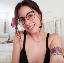 Hello group!!😊 LOOKING FOR A ROOM. I'm Andrea, 26 years old and I work in  Dublin full time with a firm term's contract. I'm looking for a single or  double room to