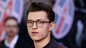 Always so much fun shooting with gq tom holland ретвитнул(а) dominic holland. Bei Premiere Tom Holland Rettet Jungen Fan Mit Panikattacke Promiflash De
