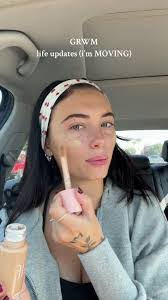 Melody Holmes's Instagram, Twitter & Facebook