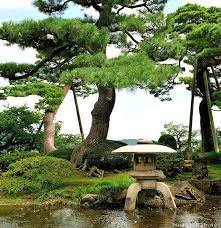 The 5 Elements Of The Japanese Toro Japanese Garden Japanese Stone Lanterns Japan Garden