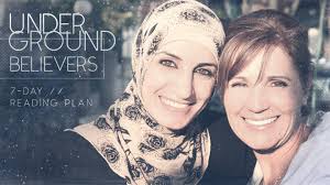 1 KORINTH 10:17 Chhang chu tlang khat a ni angin, keini hi tam tak ni mah  ila, taksa pumkhat kan ni, chhang tlang khata mi kan chang ṭheuh si a.