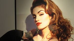 Mutti ist so stolz und zeigt es auch: Cindy Crawford Halbnackt Heisse Badenixe Hier Braucht Das Supermodel Eine Abkuhlung News De